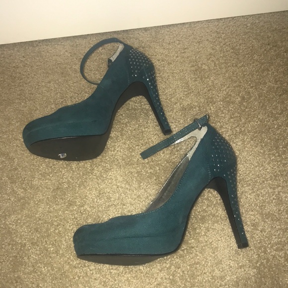 Cute Heels - Picture 2 of 2